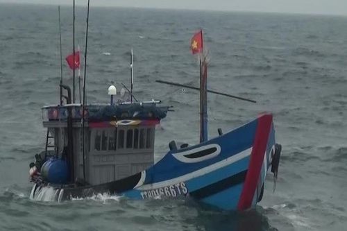 Chìm tàu cá ở Bình Định, 2 ngư dân mất tích