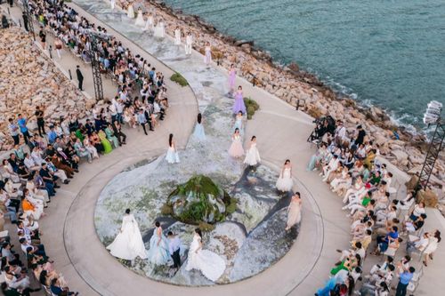 Show thời trang mùa hè ấn tượng giữa bán đảo Hải Giang