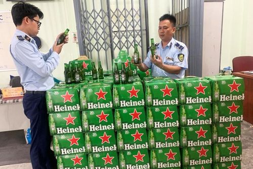 Tạm giữ 2.400 chai bia hiệu Heniken không rõ nguồn gốc