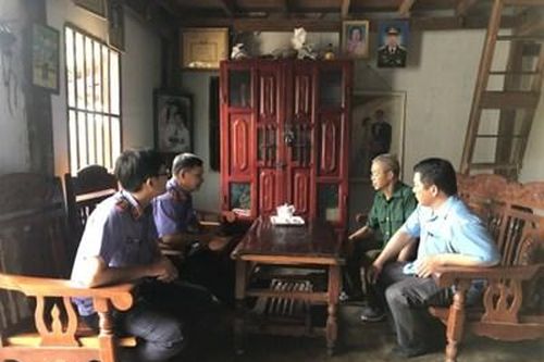 Viện kiểm sát huyện Buôn Đôn thăm, hỏi và tặng quà các gia đình chính sách