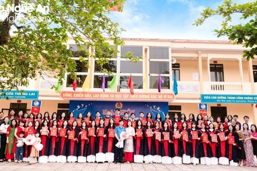 Lớp học miền núi Anh Sơn có 40/41 học sinh đạt điểm giỏi môn Ngữ văn