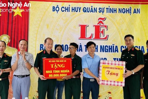 Bộ Chỉ huy Quân sự tỉnh bàn giao nhà tình nghĩa cho thương binh ở thị xã Cửa Lò