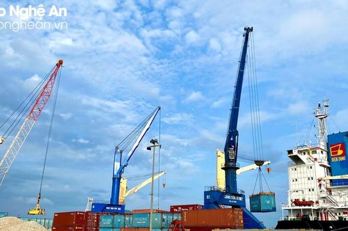 Thu ngân sách từ xuất nhập khẩu giảm 37%, nhiều mặt hàng chủ lực sụt giảm mạnh