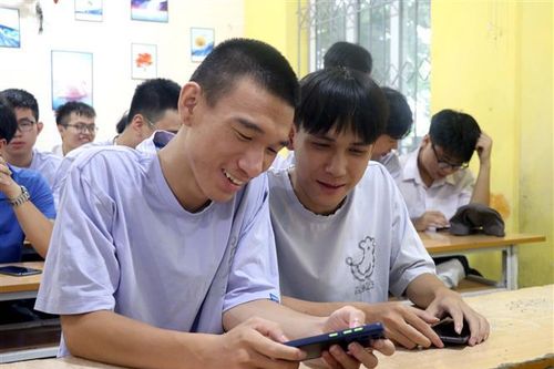 Hưng Yên: Đôi bạn cùng lớp trở thành thủ khoa và á khoa khối A00