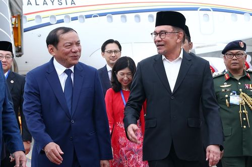 Thủ tướng Malaysia bắt đầu thăm chính thức Việt Nam