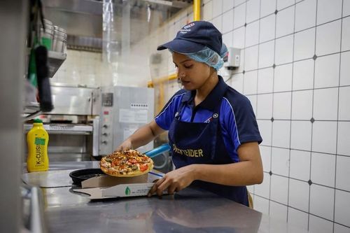 'Pizza rẻ nhất thế giới' ra mắt người tiêu dùng tại Ấn Độ