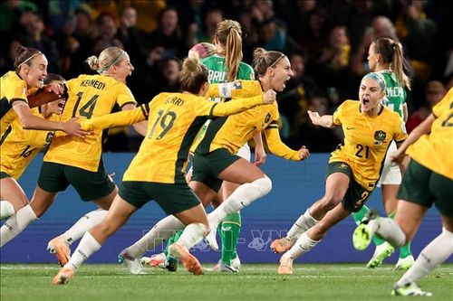 Đội tuyển Australia 'phá dớp' không thắng ở trận ra quân