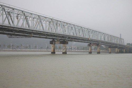 Tìm thấy thi thể người phụ nữ nhảy cầu sau khi để lại thư tuyệt mệnh