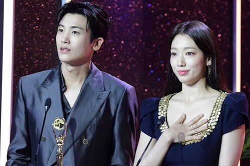 Nhan sắc mẹ một con của Park Shin-hye khiến dân tình 'u mê'