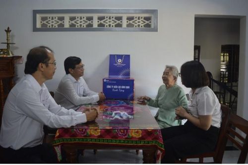 PC Bình Định: Thăm Mẹ Việt Nam Anh hùng nhân kỷ niệm 76 năm ngày Thương binh - Liệt sĩ