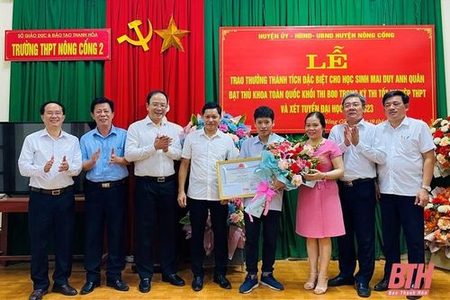 Nông Cống trao thưởng thành tích đặc biệt cho học sinh đạt thủ khoa toàn quốc