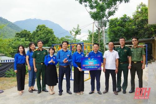 Đội trí thức trẻ tình nguyện Đoàn Khối Cơ quan và Doanh nghiệp tỉnh sôi nổi các hoạt động tình nguyện tại huyện Mường Lát