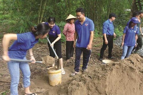 Tuổi trẻ tình nguyện về vùng biên giới, khó khăn