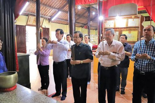 Bí thư Tỉnh ủy An Giang Lê Hồng Quang viếng, dâng hương danh thần Thoại Ngọc Hầu