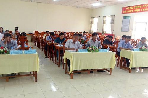 Mỗi cán bộ, đảng viên xã Núi Tô chăm lo 1 hộ dân thoát nghèo