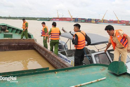 Tuần tra, kiểm soát vận chuyển, khai thác cát trái phép