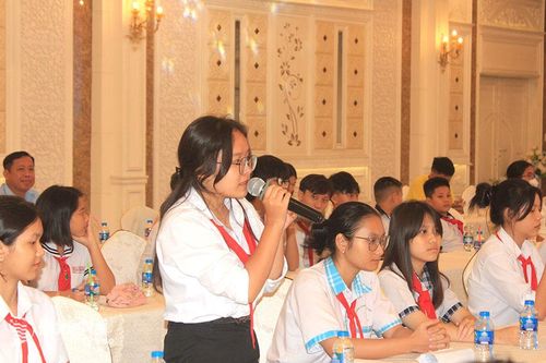 Gần 200 thiếu nhi và phụ huynh tham gia diễn đàn trẻ em