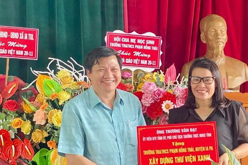 Phó Chủ tịch Thường Trực HĐND tỉnh Trương Văn Đạt hỗ trợ hoàn thiện 'Thư viện xanh' tại xã Ia Tul