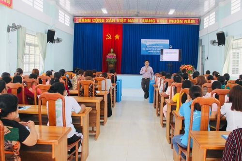 Truyền thông an toàn giao thông cho 100 hội viên phụ nữ Ayun Pa