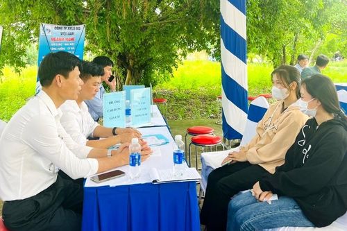 Ia Pa: Hơn 200 lao động tham gia Hội chợ việc làm