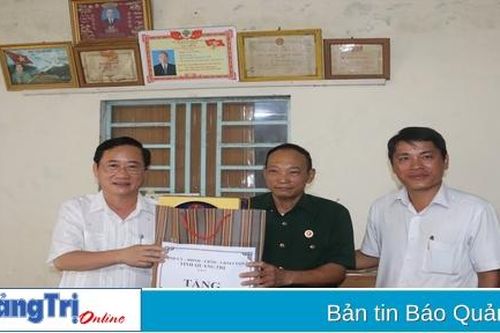 Trưởng Ban Tuyên giáo Tỉnh ủy Hồ Đại Nam thăm các gia đình chính sách