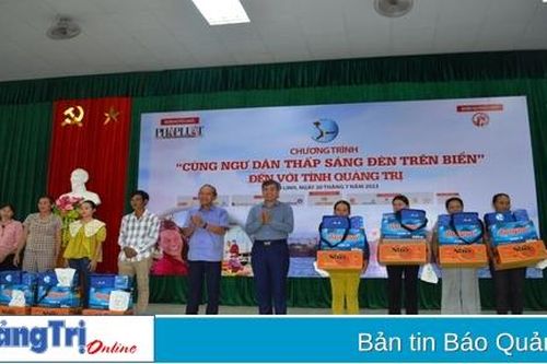 Chương trình 'Cùng ngư dân thắp sáng đèn trên biển' góp phần cùng quân, dân cả nước bảo vệ chủ quyền biển, đảo