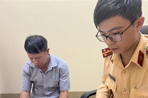 Bị phạt 17 triệu, tước bằng lái vì đi ngược chiều trên cao tốc