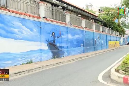 Ngắm đường tranh bích họa giữa trung tâm TP.HCM