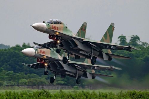 Phi công Việt Nam lái tiêm kích bổ nhào ném bom 250 kg trúng mục tiêu ở độ cao 1.000 m
