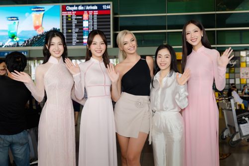Đương kim Hoa hậu thế giới Karolina Bielawska đến Việt Nam