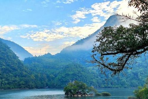 Mênh mông Ba Bể
