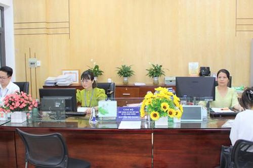 Công chức tăng việc, người dân hưởng lợi
