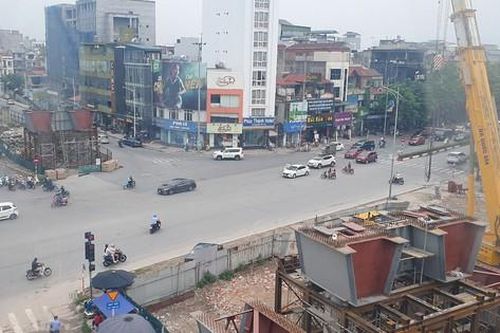 Cầu vượt nghìn tỷ ở Long Biên thi công trở lại sau nhiều năm 'ngủ đông'