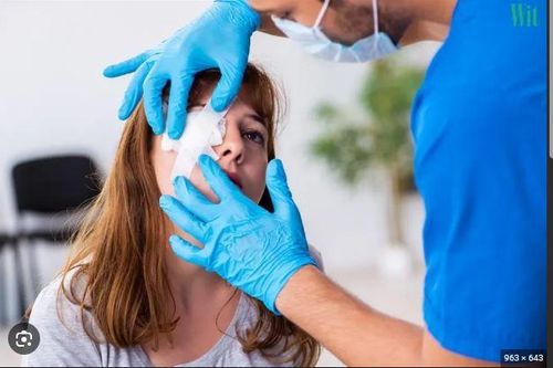 Sơ cứu đúng khi chấn thương mắt