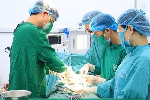 Phẫu thuật và tạo hình phục hồi khuôn mặt cho cô gái 23 tuổi bị u men xương hàm