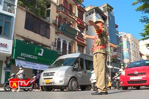 Chuyện về những người đặc biệt điều tiết giao thông vào giờ cao điểm