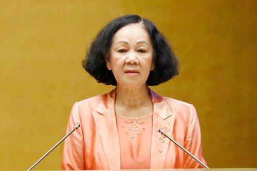 Bộ Chính trị nghiêm cấm bố trí người nhà cùng làm lãnh đạo ở 13 ngành