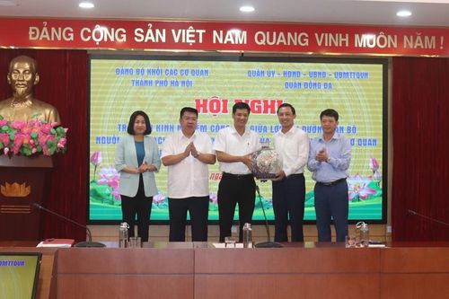 Cán bộ nguồn của Đảng bộ Khối các cơ quan Thành phố nghiên cứu thực tế