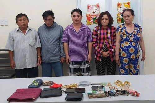 Công an Thành phố Hồ Chí Minh bắt nhóm dùng kim cương giả dàn cảnh lừa đảo