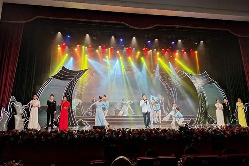 Chương trình nghệ thuật 'Màu hoa đỏ': Tái hiện những ký ức hào hùng về một 'thời hoa lửa'