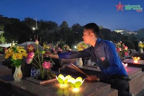 Điện Biên: Lễ thắp nến tri ân nhân kỷ niệm 76 năm Ngày Thương binh-Liệt sĩ