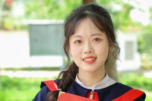 Nữ thủ khoa khối D tỉnh Đăk Nông với điểm 10 môn Tiếng Anh