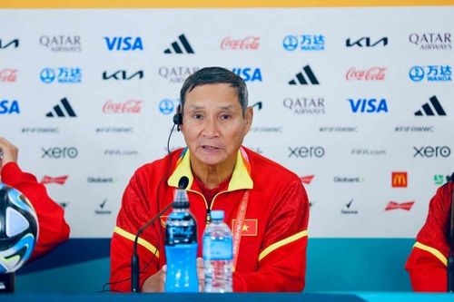 HLV Mai Đức Chung: 'Đội tuyển Việt Nam không đến World Cup du lịch'