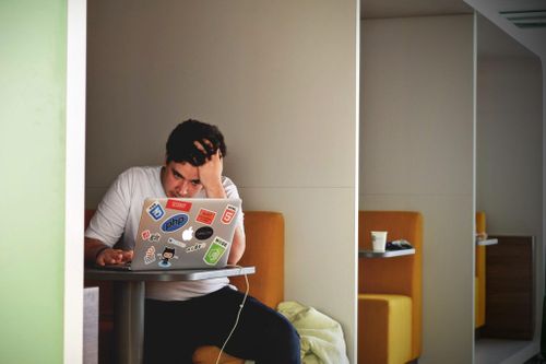 Vì sao học đại học ở Mỹ ngày càng đắt đỏ?
