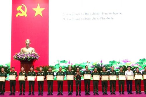 Tiếp tục đổi mới, nâng cao chất lượng giảng dạy chính trị trong toàn quân