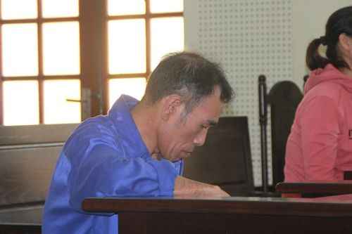 Uất hận vì câu nói của vợ, người chồng ra tay tàn nhẫn