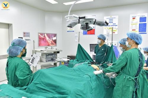 Bệnh viện Đa khoa MEDLATEC phẫu thuật thành công u xơ tử cung nặng 6kg