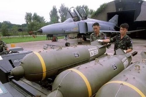Nhà Trắng xác nhận Ukraine đã dùng đạn chùm trên chiến trường, đánh giá 'khá hiệu quả'