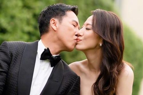Chân Tử Đan tổ chức lễ cưới ở tuổi 60 với vợ là con gái 'vua kim cương'