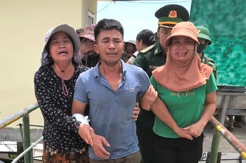 Nước mắt ngư dân sau khi tàu cá tiền tỷ chìm xuống đáy biển
